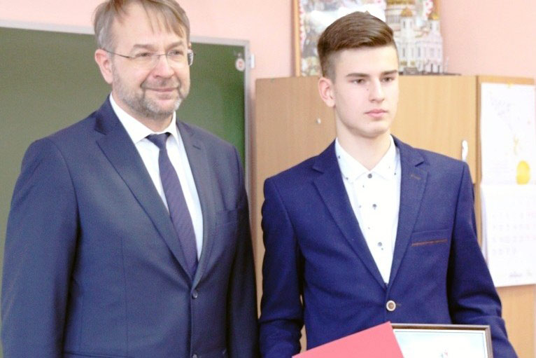 Глава ЗАТО г. Железногорск Игорь Куксин наградил Юрия Щербатова